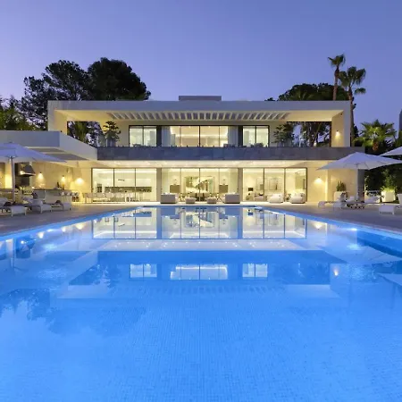 The Is Located In One Of The Most Suggestive Place Campo de lujo Sanary-sur-Mer