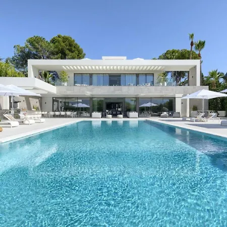 The Is Located In One Of The Most Suggestive Place Campo de lujo Sanary-sur-Mer